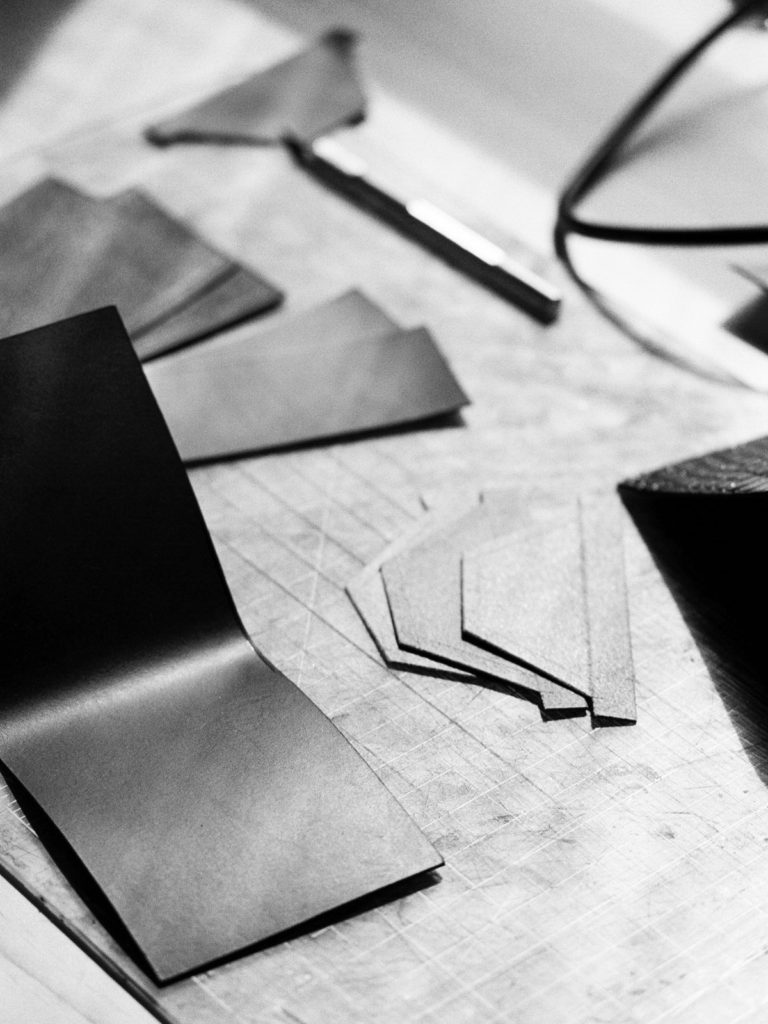 Leather wallet in the handmade process